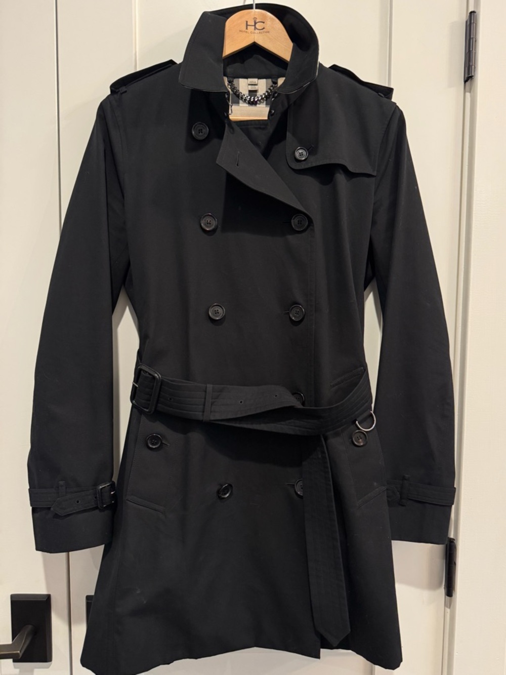 Burberry Kensington black trench coat in medium length (35”) US size 10 - Picture 7 of 14